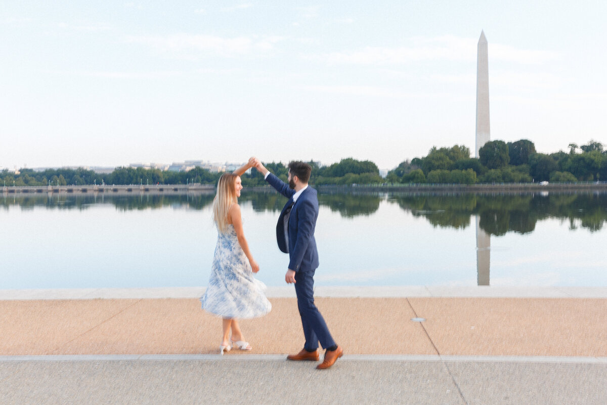 Engagement session in Washington DC, Tidal basin, Washington Monument