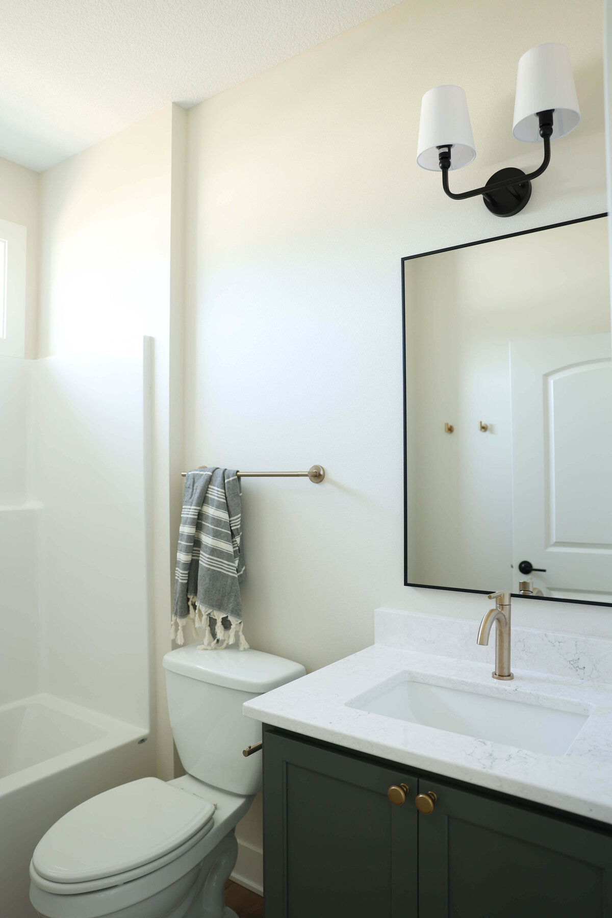 1183-Bathroom-Grimes-Central-Iowa-Custom-Home-JRL-Builders-3F1A9035
