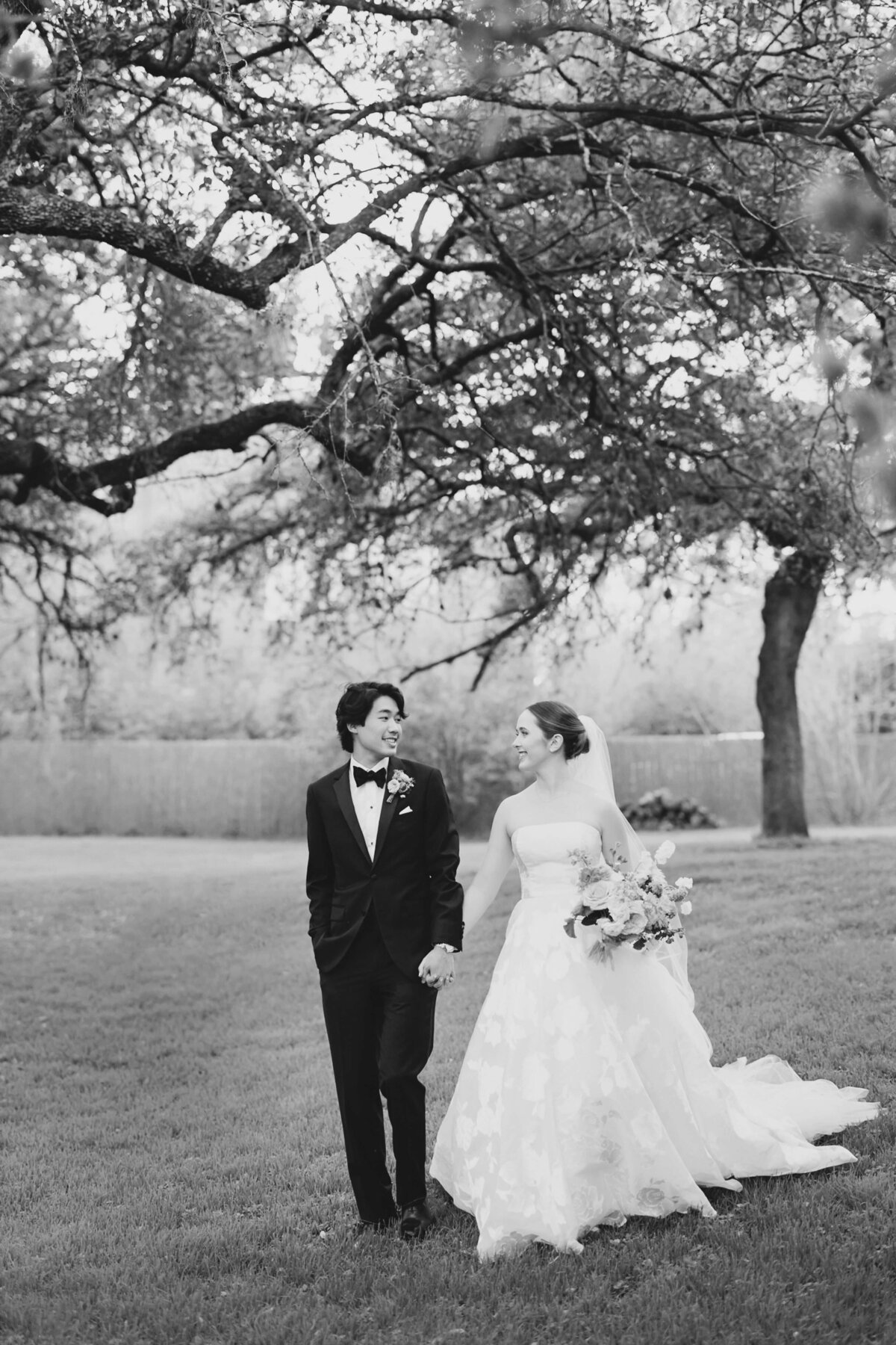 audrey-brandon-colorful-wedding-matties-green-pastures-austin-texas-julie-wilhite-photography-59