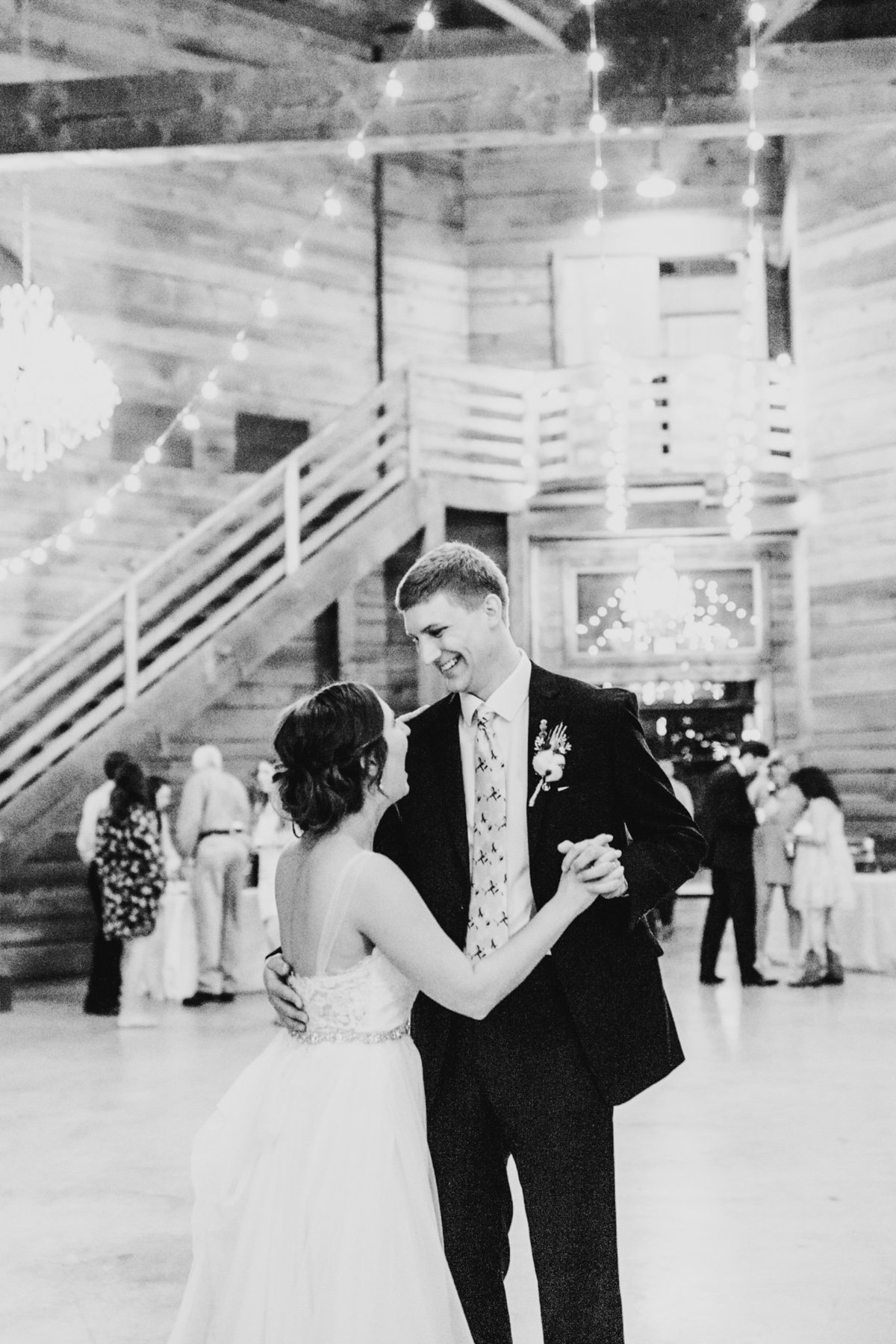 Alexa-Vossler-Photo_Dallas-Wedding-Photographer_North-Texas-Wedding-Photographer_Stephanie-Chase-Wedding-at-Morgan-Creek-Barn-Aubrey-Texas_155
