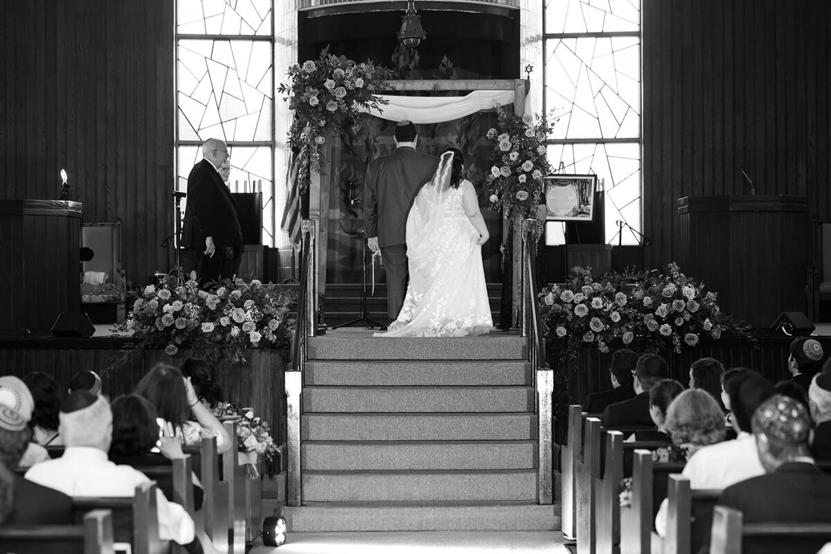 Eliana-Melmed-Photography-Chicago-LosAngeles-Jewish-WeddingPhotography-ElianaSklar-Chuppah-00099