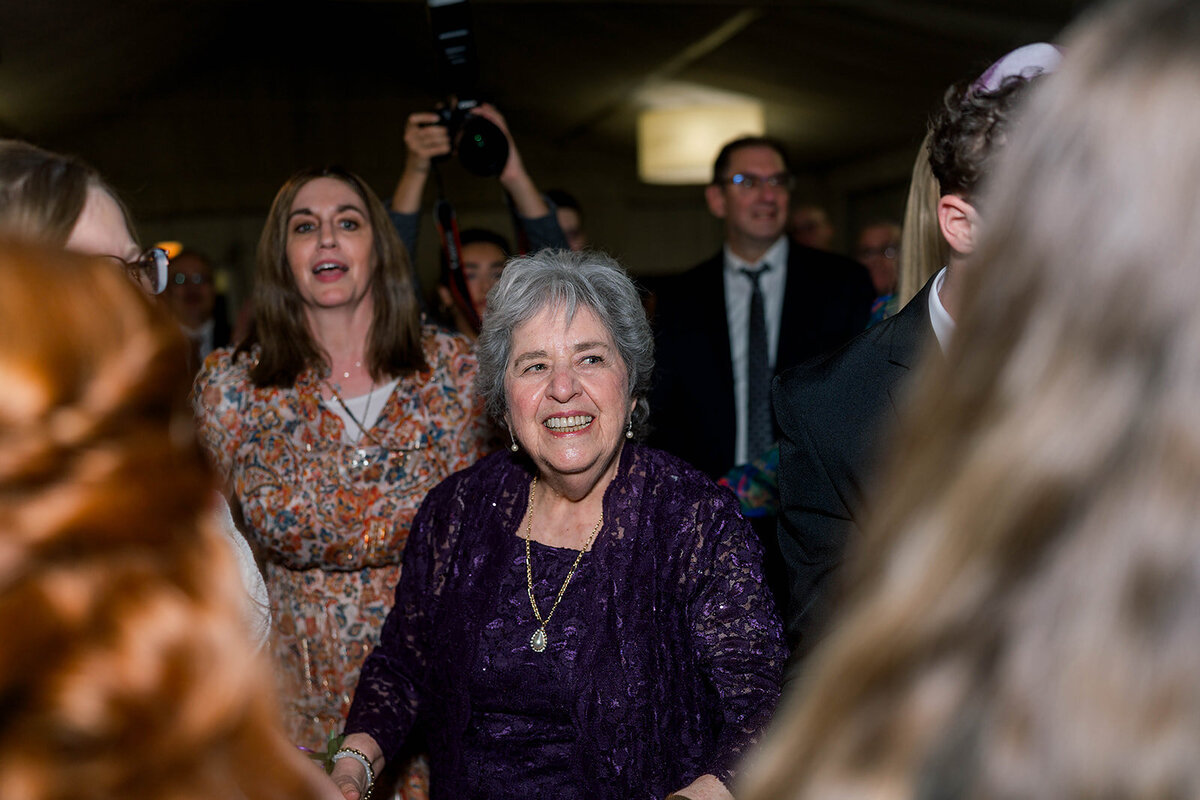 Eliana-Melmed-Photography-Chicago-LosAngeles-Jewish-WeddingPhotography-SimchaDancing-00137