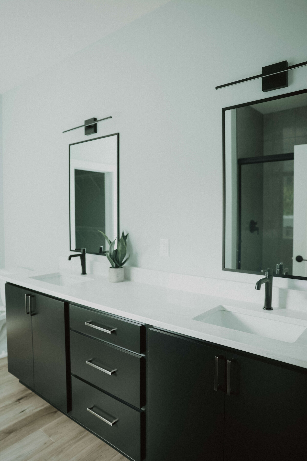 6907-Bathroom-Panora-Central-Iowa-Custom-Home-JRL-Builders-E23A9295