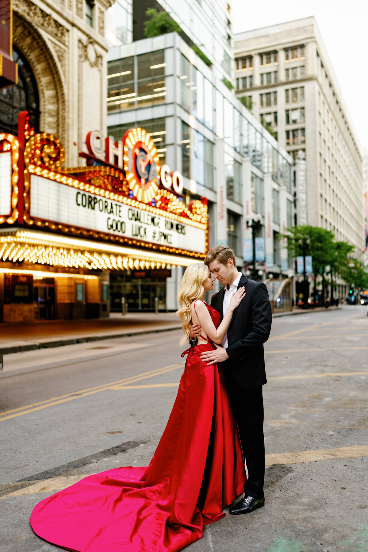 Aspen-Avenue-Chicago-Wedding-Photographer-Lyric-Opera-House-Elegant-Timeless-Classic-Luxury-Downtown-True-to-Color-Bold-Romantic-Chicago-Theater-Lurie-Garden-FAV-55
