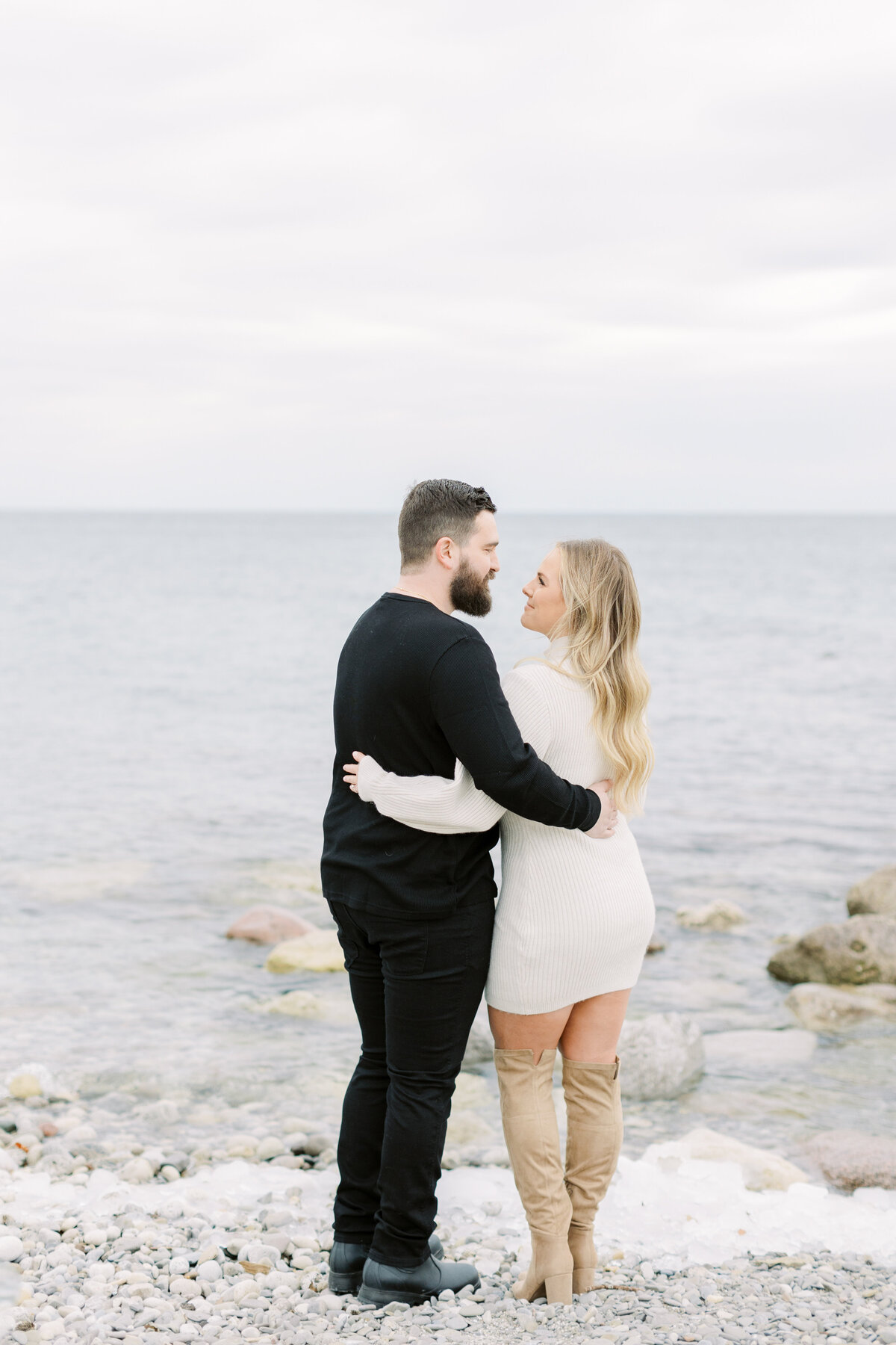 Oakville-Lake-House-Engagement_Toronto-Wedding-Photographer024