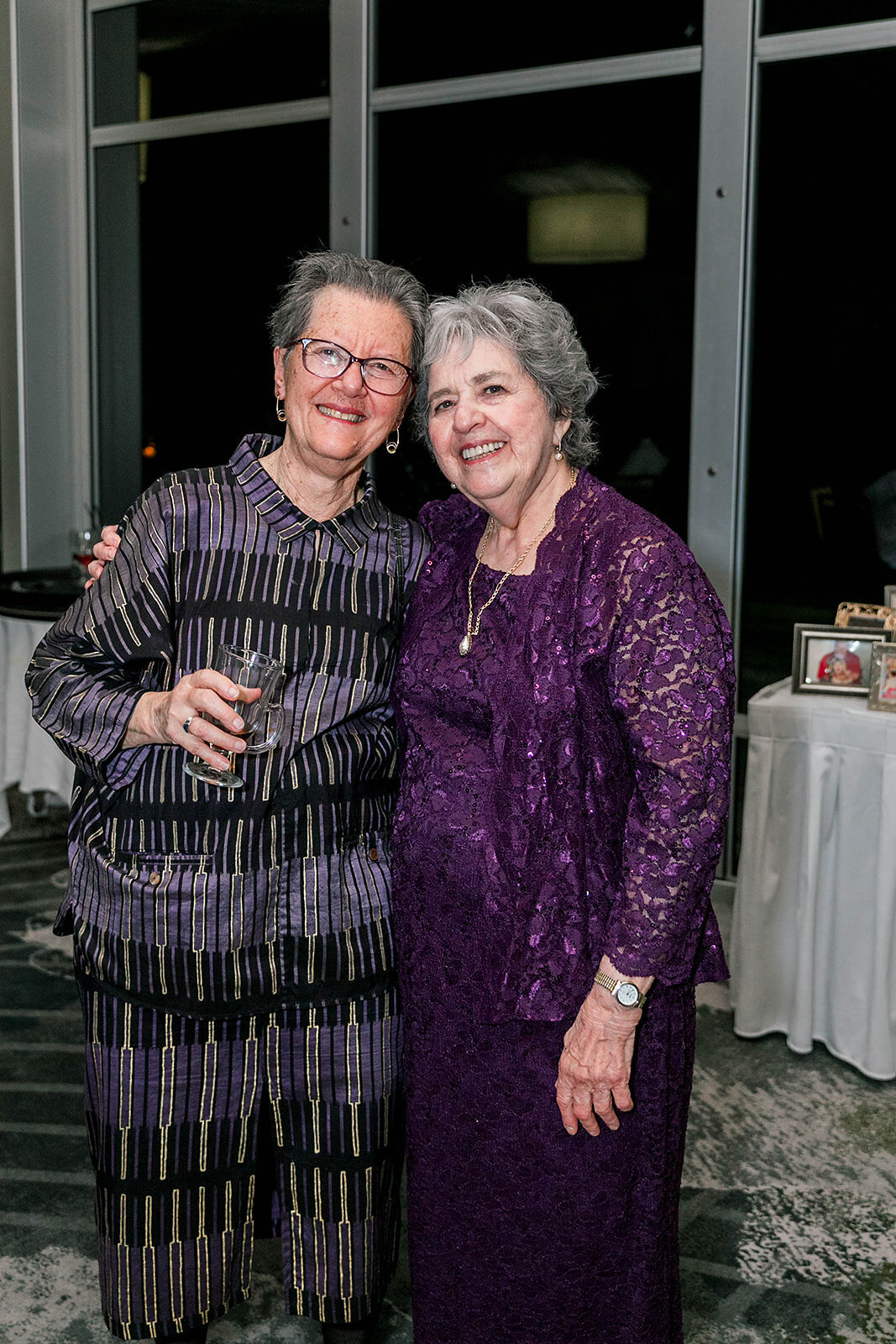 Eliana-Melmed-Photography-Chicago-LosAngeles-Jewish-WeddingPhotography-Dancefloor-00025