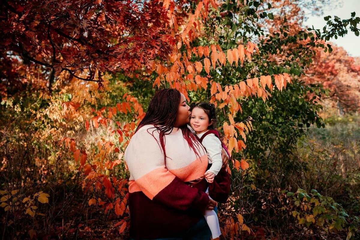 Find nature's nook for your family photos in St. Paul and Minneapolis. Shannon Kathleen Photography captures your moments amidst the natural charm of wooded hideaways. Reserve your session for nature memories