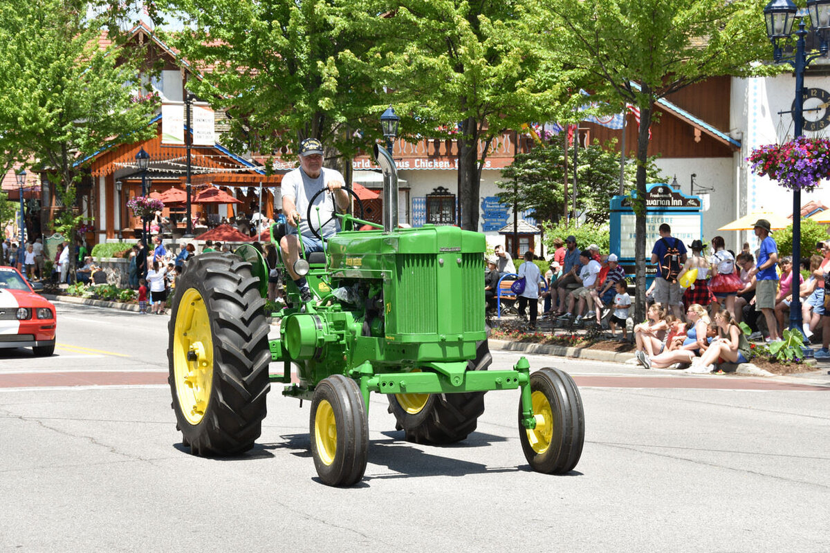 Bavarian-Parade-Frankenmuth-Michigan-37