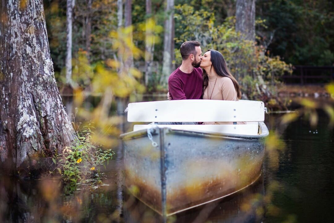 luxebylindsay-cypress-gardens-engagement-boat-1