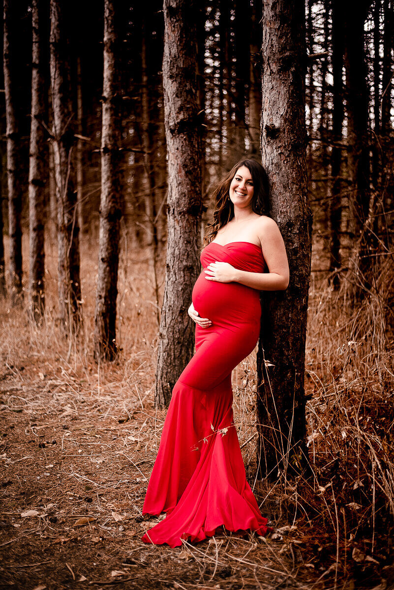 Expecting mom posing in the forest in Toronto for maternity photos