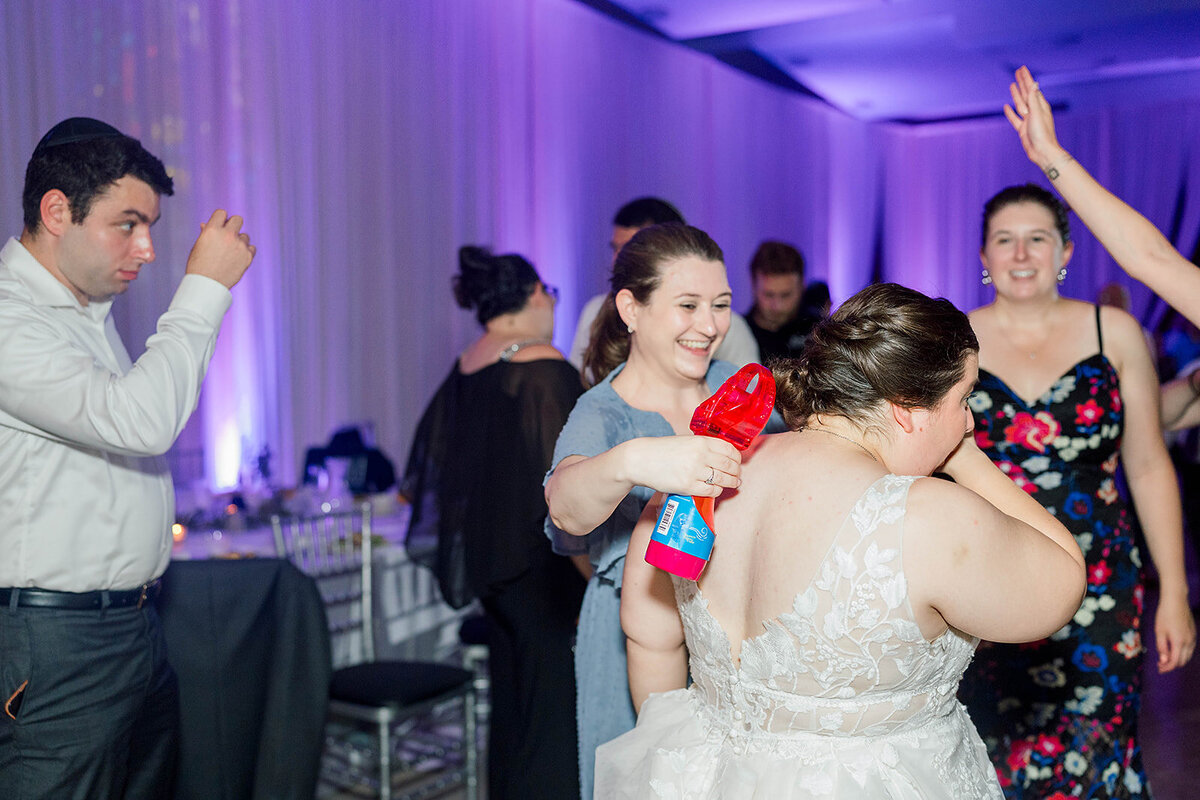 Eliana-Melmed-Photography-Chicago-LosAngeles-Jewish-WeddingPhotography-ElianaSklar-DanceFloor-00121