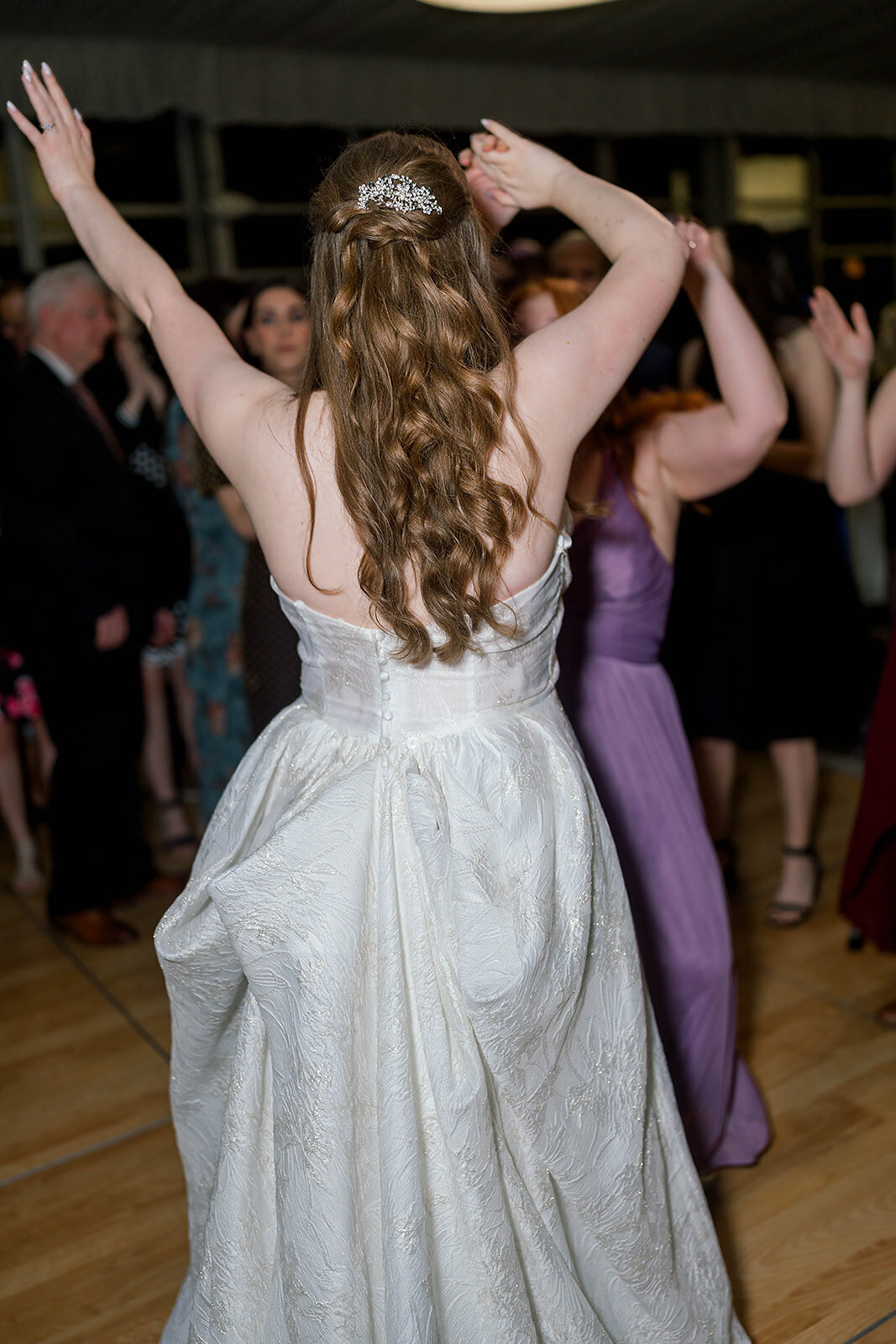 Eliana-Melmed-Photography-Chicago-LosAngeles-Jewish-WeddingPhotography-SimchaDancing-00131