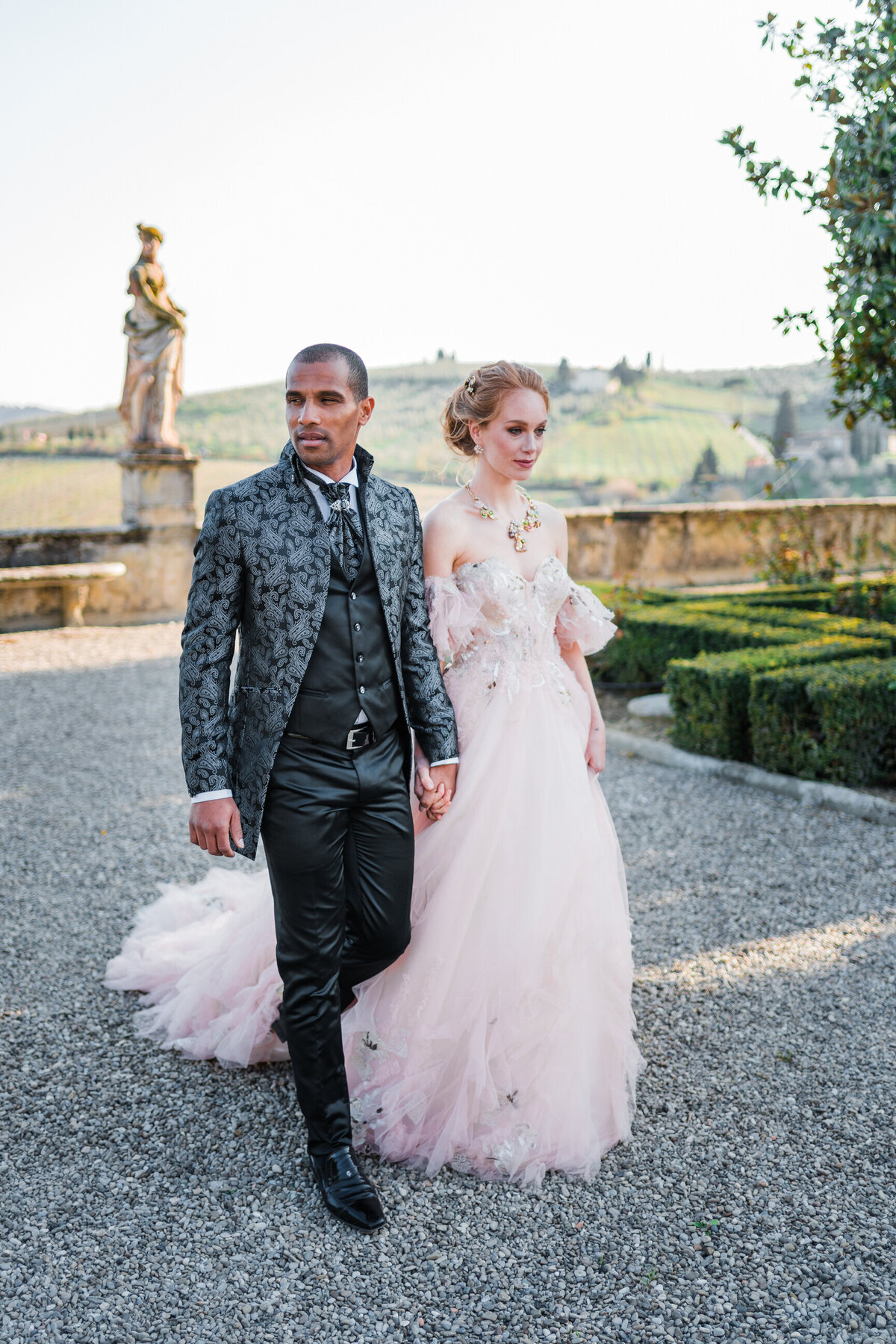 Bridgerton-inspired-wedding-Tuscany-photographer-147-1