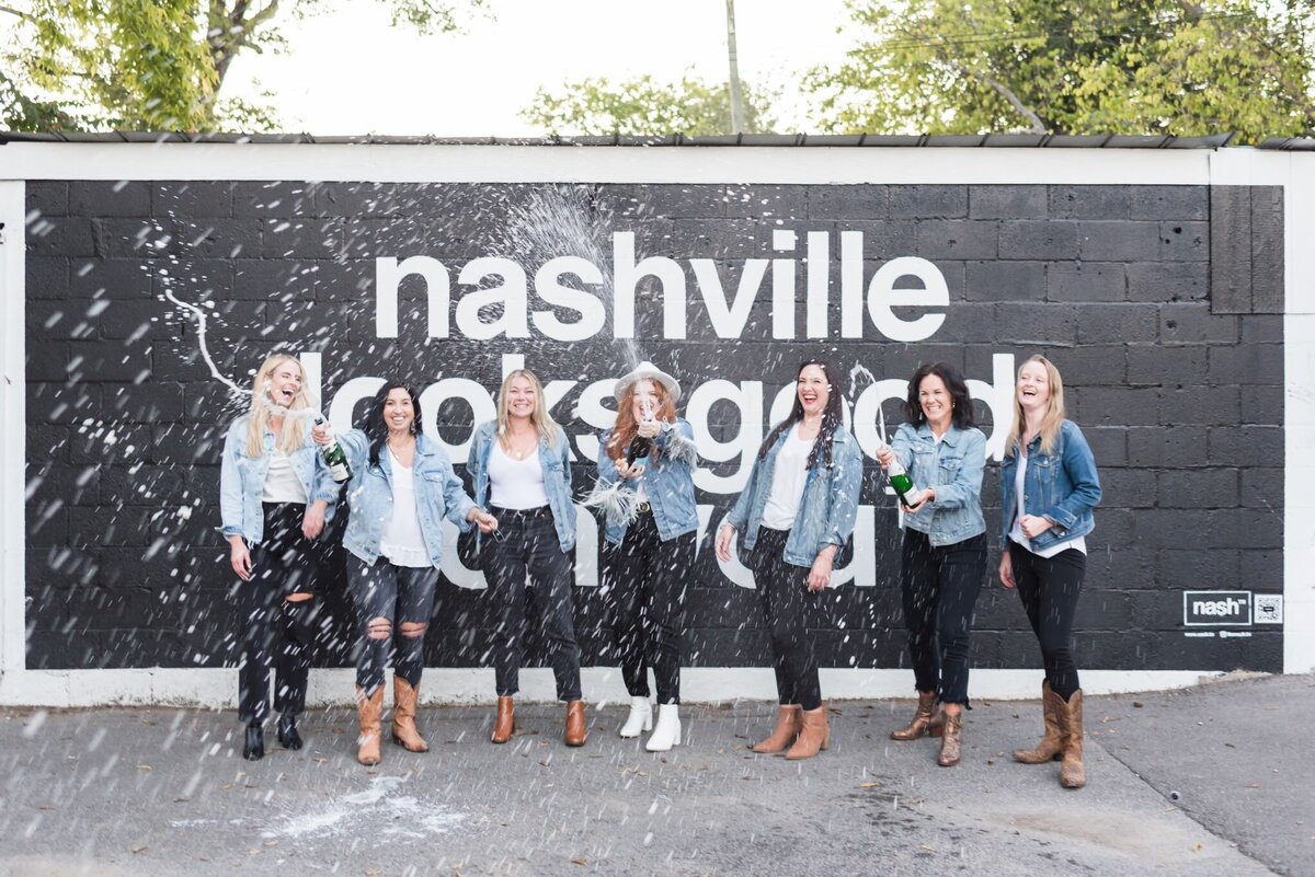 Nashville-Looks-Good-On-You-Mural-Bachelorette-Photoshoot+1