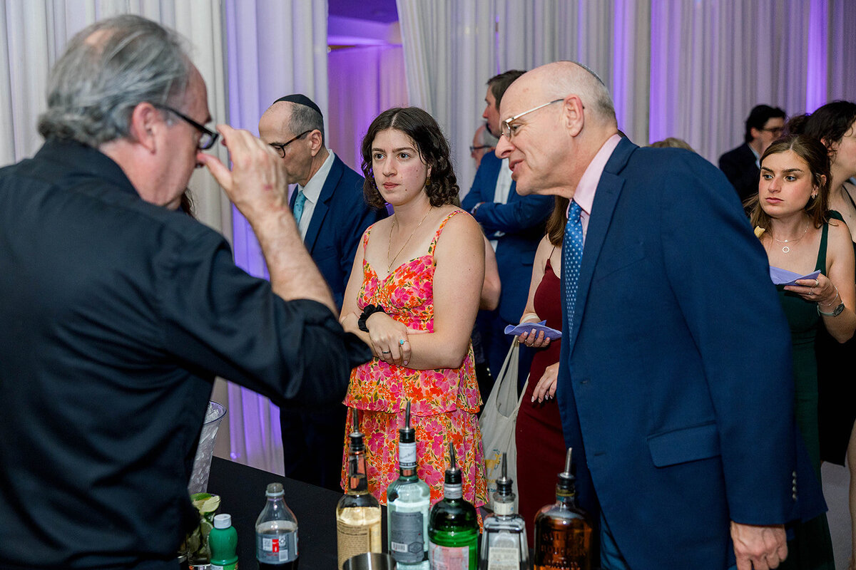 Eliana-Melmed-Photography-Chicago-LosAngeles-Jewish-WeddingPhotography-ElianaSklar-CocktailHour-00006