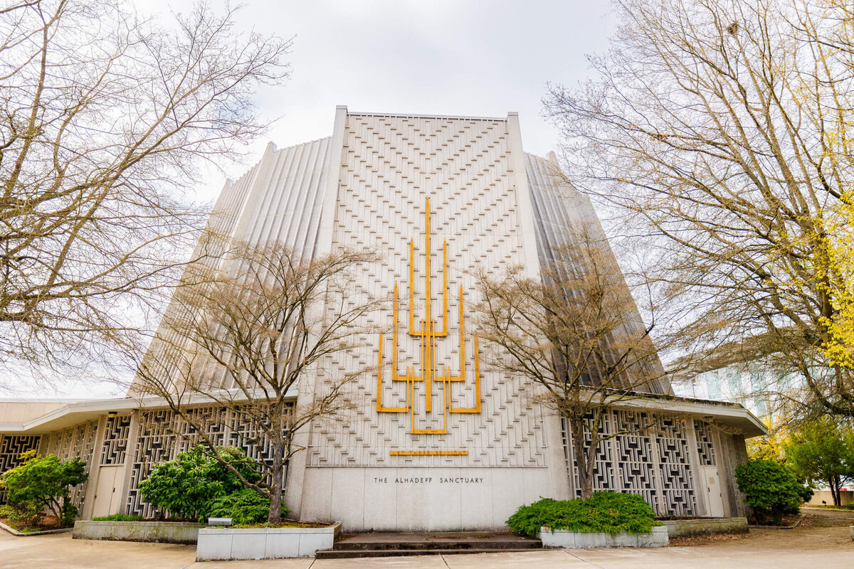 Bellevue Bar and Bat Mitzvah Photography image of the front facade of a temple