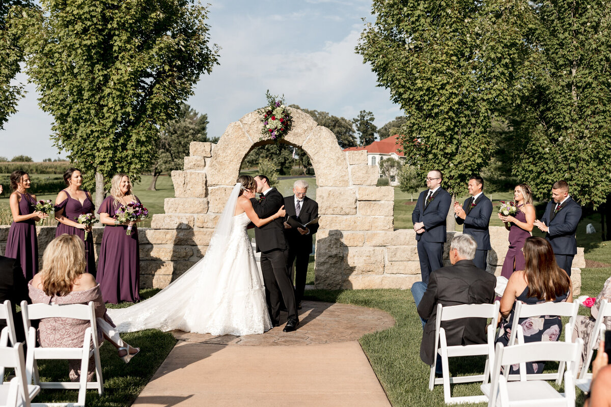 Summer-Wedding-DC-Estate-Winery-Beloit-Illinois-Meg-Dunn-Photography-58