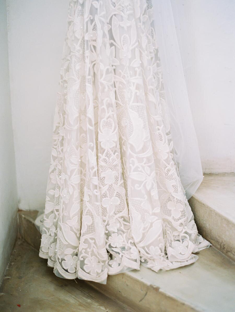 Details of Naeem Khan Wedding Dress White Lace Bonnie Sen Photography