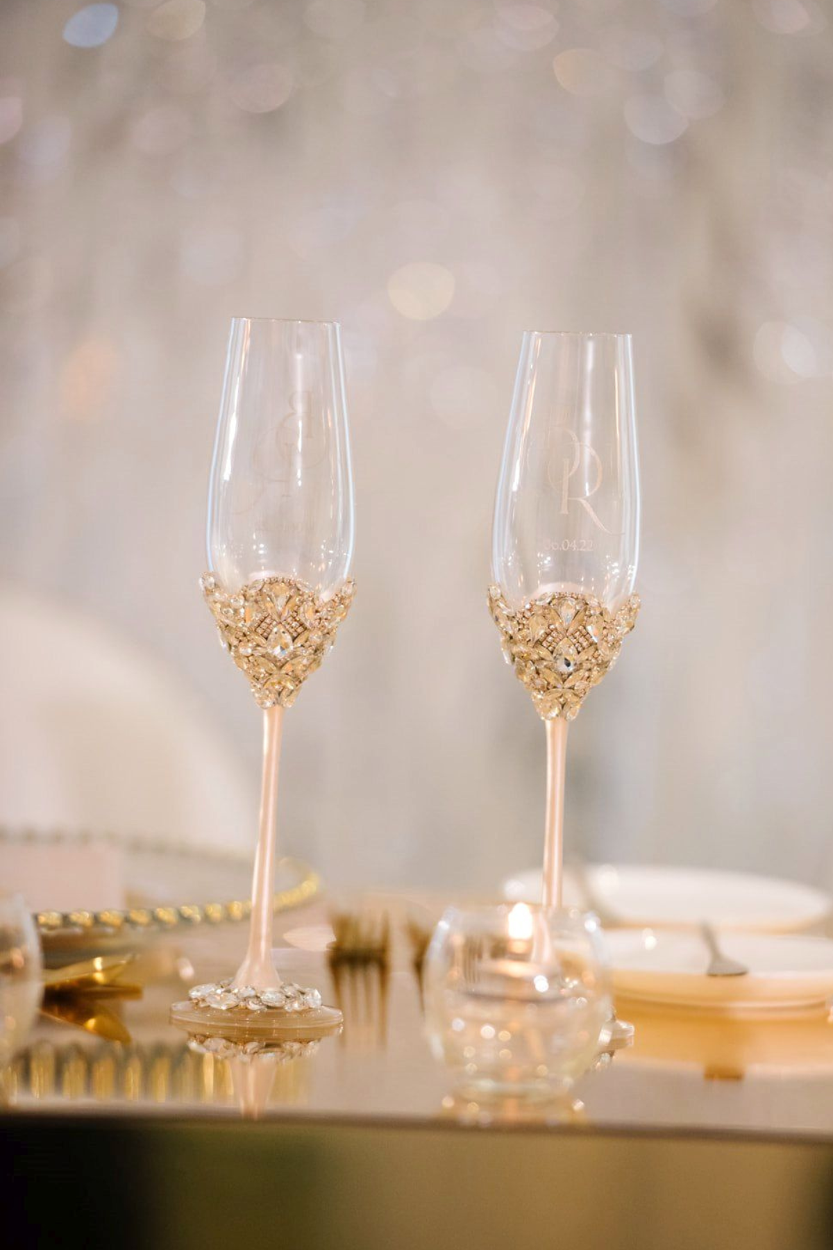 white-gold-luxury-wedding-champagne-flutes