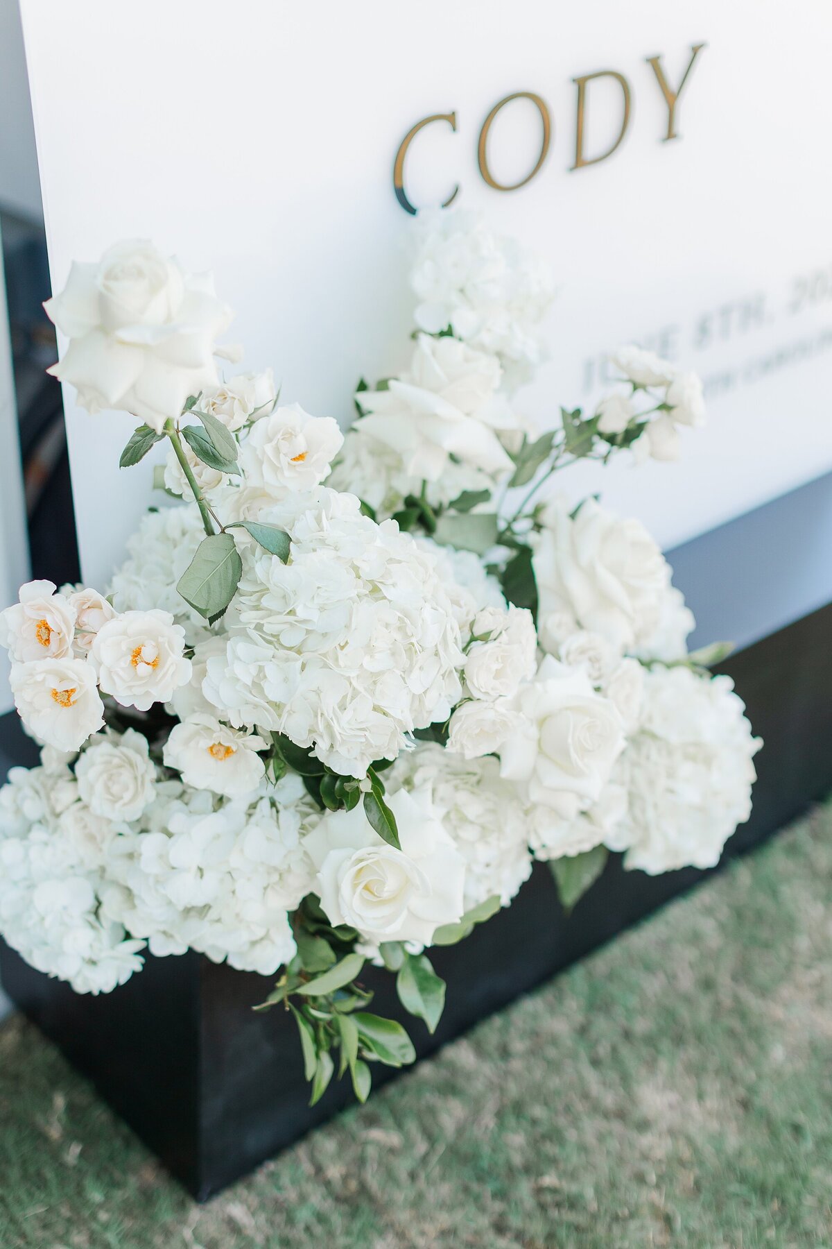 Chic Modern All White Wedding The Beaufort Hotel Brittanie Raquel Events_0003