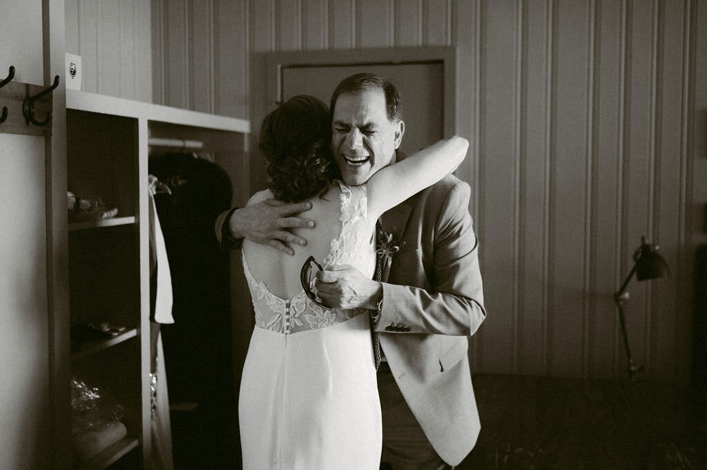 Refined Oregon wedding photographer creating editorial, story-driven imagery for weddings and elopements.
