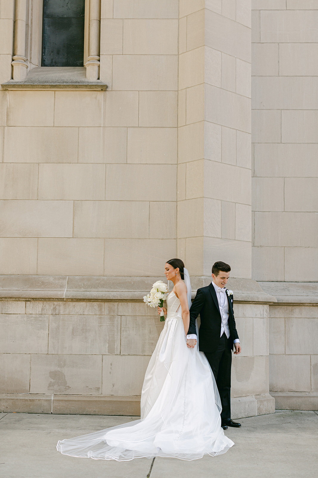 Elegant wedding ceremony at the Carnegie Museum of Natural History in Pittsburgh