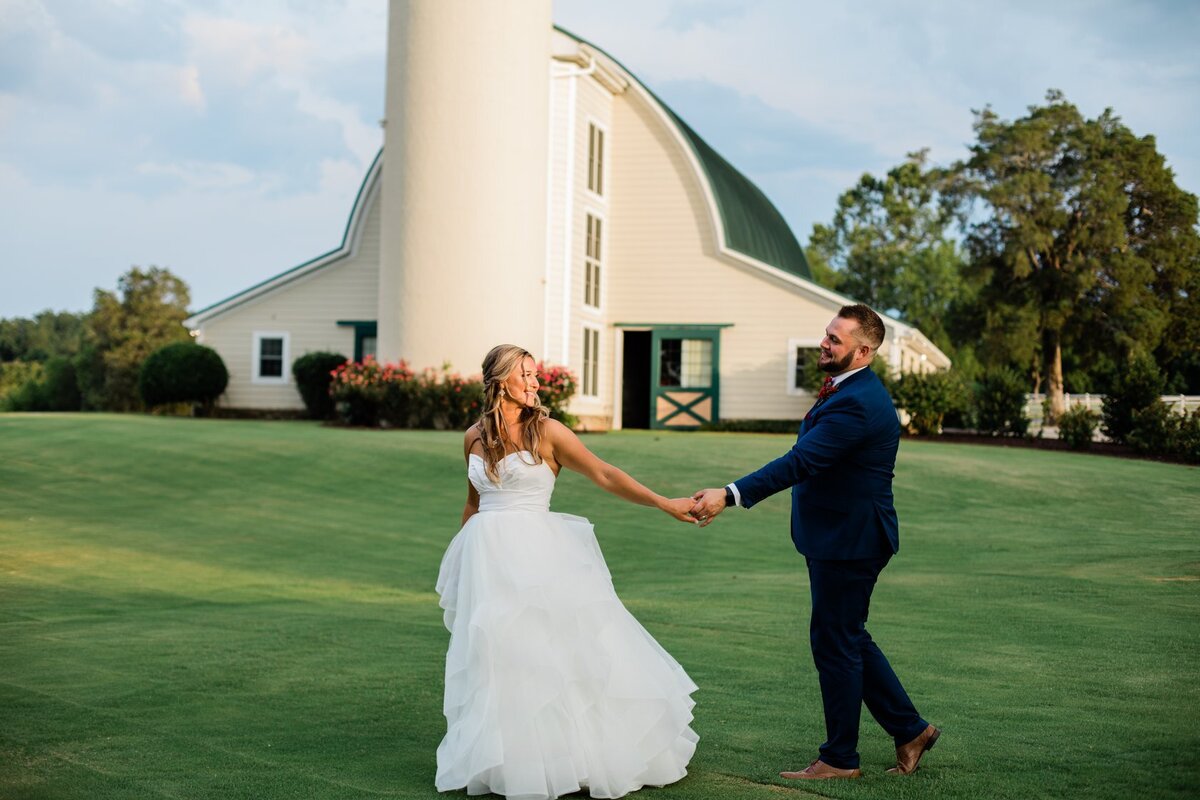 couple at barn wedding venue knoxville tn