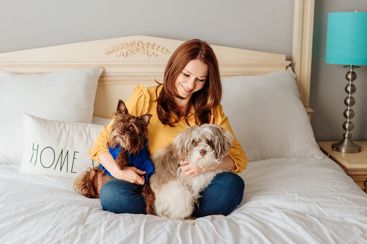 nj photographer posing with her two adorable dogs