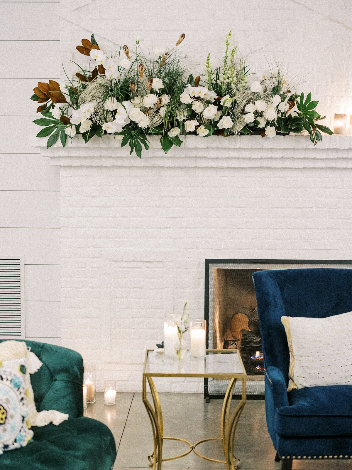 mantle flowers, studio fleurette, hutton house fireside room