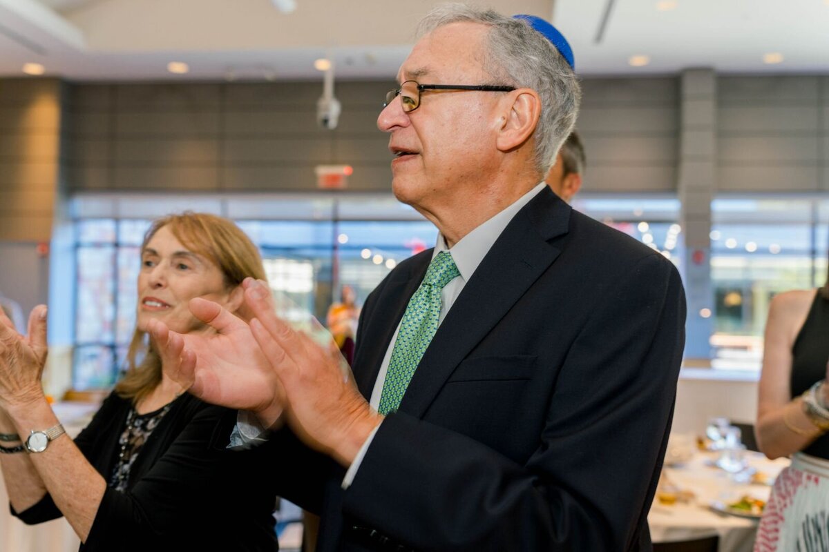 Eliana-Melmed-Photography-Chicago-LosAngeles-Jewish-WeddingPhotography-ShulaNoah-Simcha-Dancing-00135