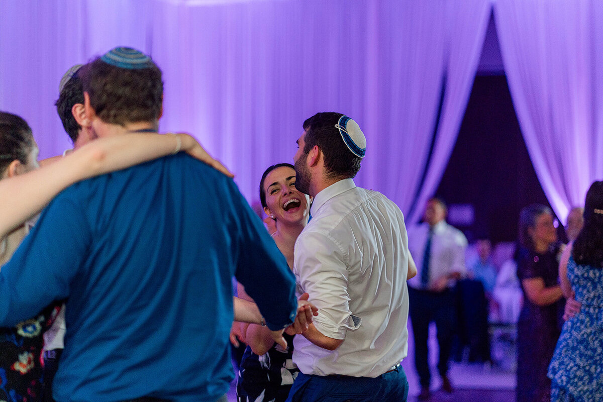 Eliana-Melmed-Photography-Chicago-LosAngeles-Jewish-WeddingPhotography-ElianaSklar-DanceFloor-00081