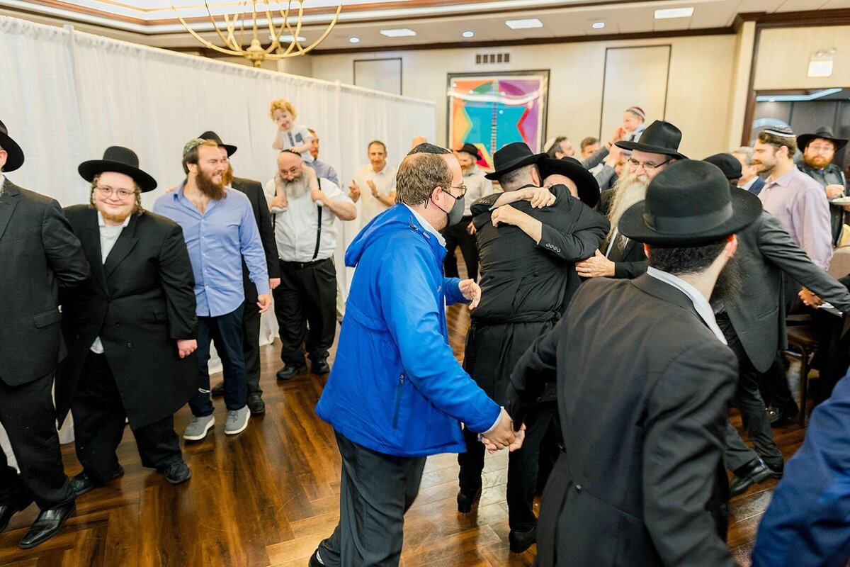Eliana-Melmed-Photography-Chicago-LosAngeles-Jewish-WeddingPhotographer-CarmiKalman-MensDancing-00041