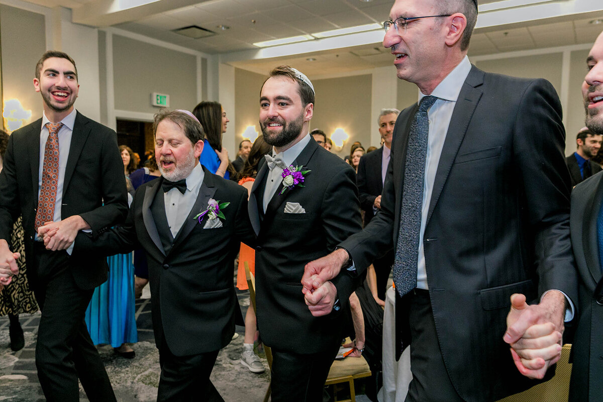 Eliana-Melmed-Photography-Chicago-LosAngeles-Jewish-WeddingPhotography-KabbalatPanim-00093