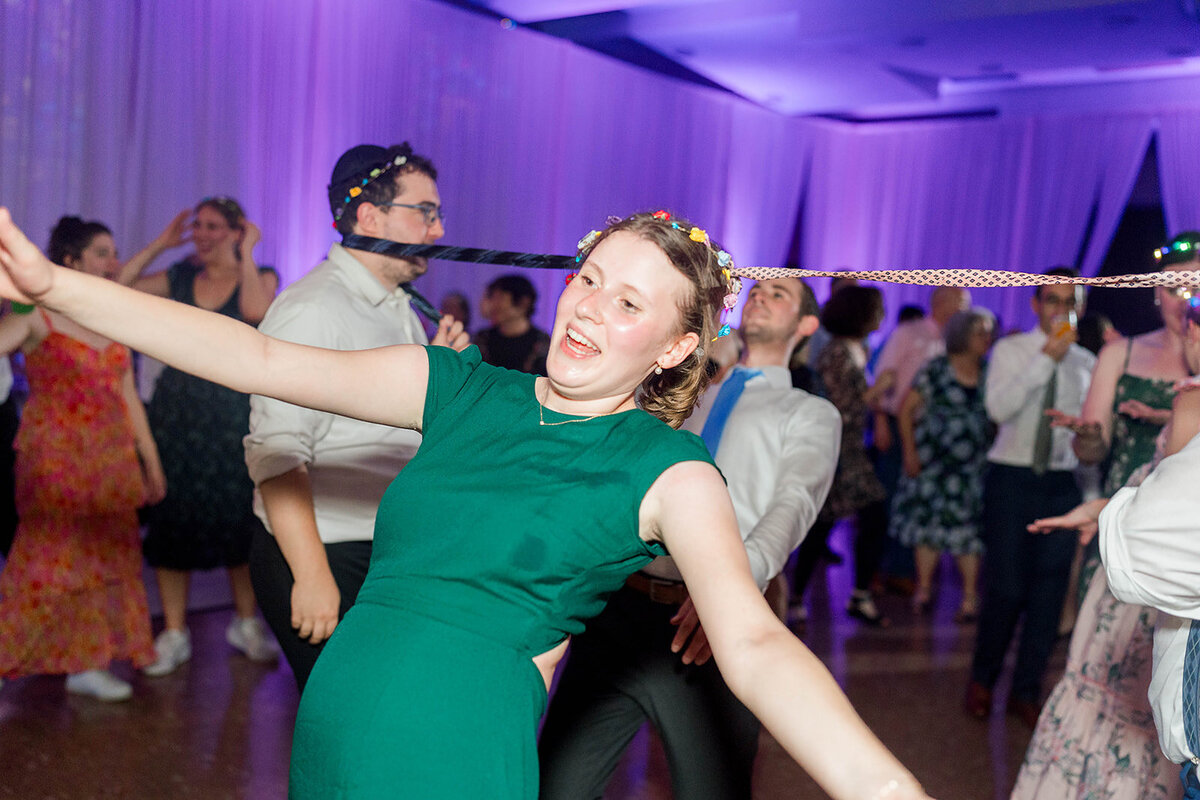 Eliana-Melmed-Photography-Chicago-LosAngeles-Jewish-WeddingPhotography-ElianaSklar-DanceFloor-00174