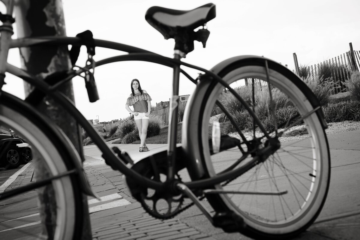 bat-mitzvah-bike-in-foreground-black-and-white-preshoot