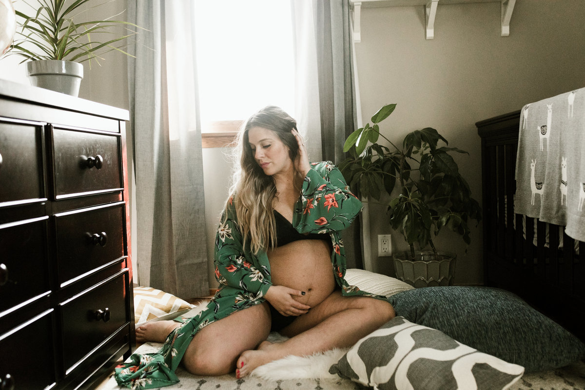 in_home_Maternity_session_minneapolis