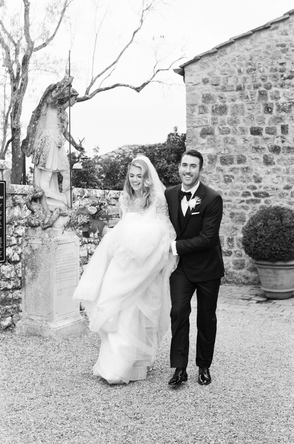25-KTMerry-Kate-Upton-Justin-Verlander-Tuscany-wedding