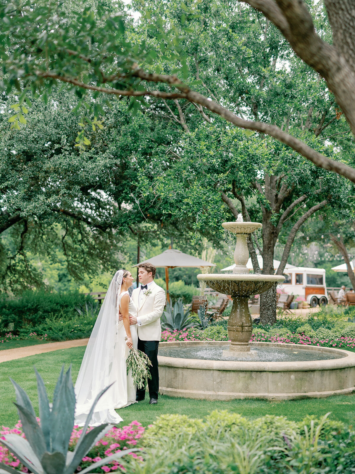 NicoleChase-Wedding-featherandtwine-677-FineArt-Film-Texas-WeddingPhotographer-RuétPhoto-