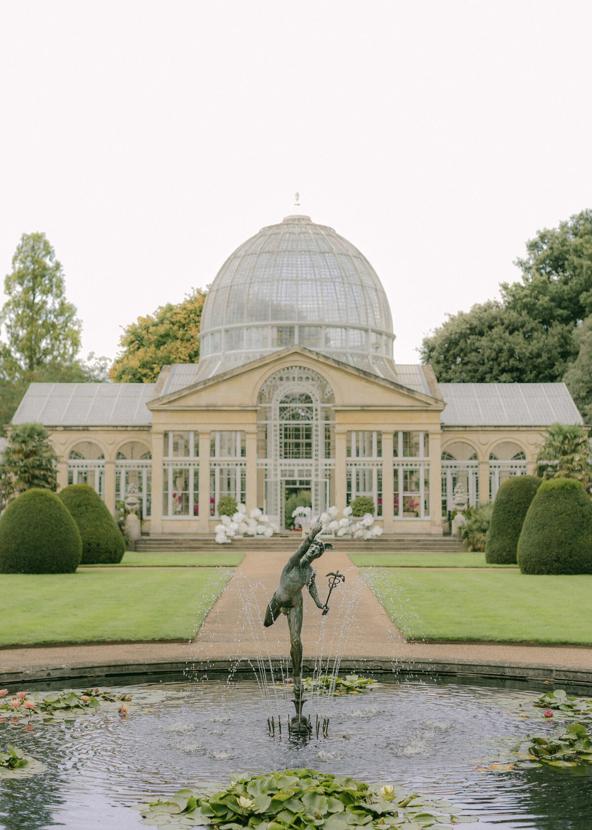 chloe-winstanley-weddings-syon-park-conservatory-fountain