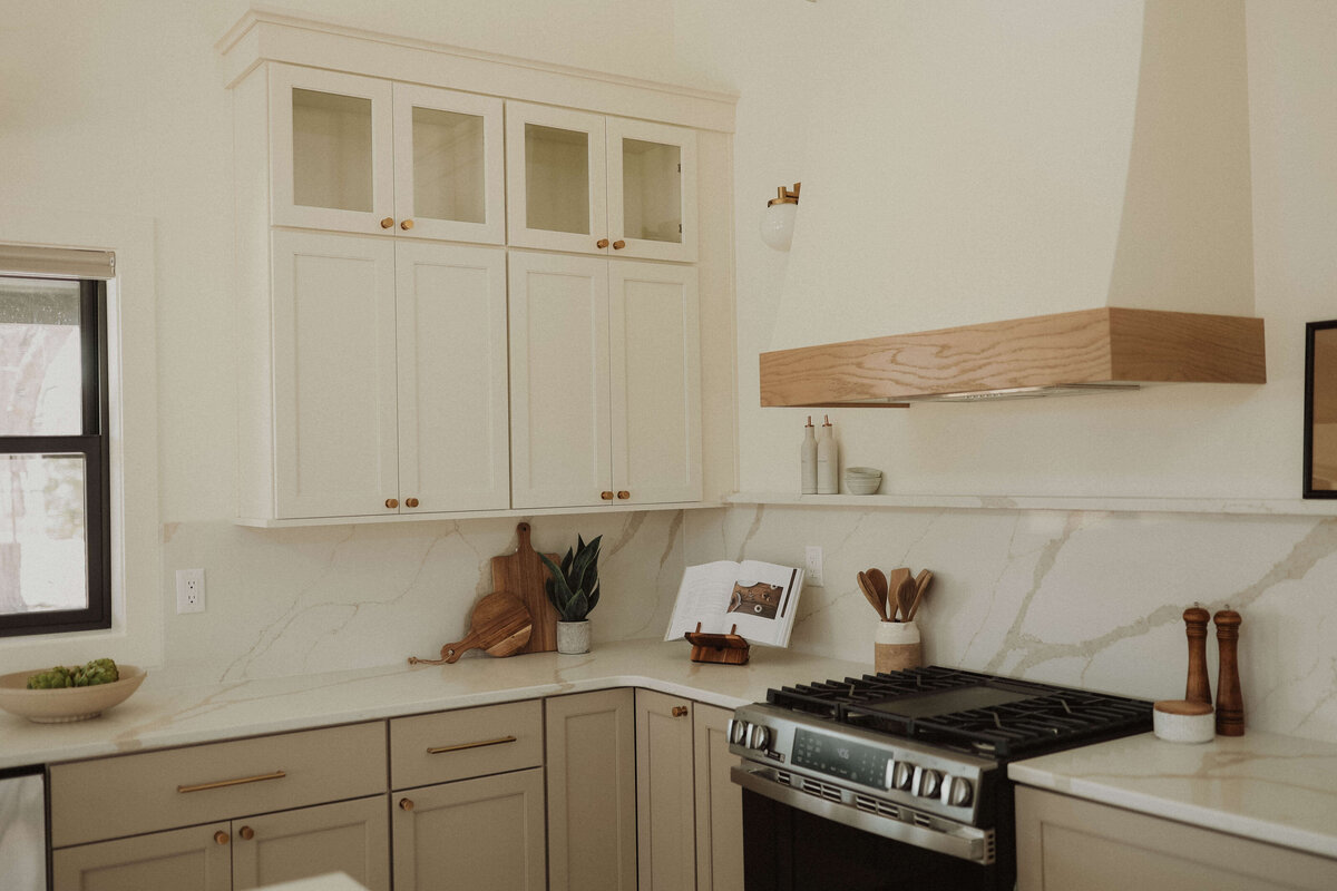 500-Kitchen-Waukee-Central-Iowa-Custom-Home-JRL-Builders-3F1A9848