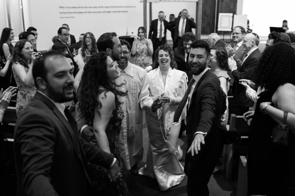 Eliana-Melmed-Photography-Chicago-LosAngeles-Jewish-WeddingPhotography-ShulaNoah-Chuppah-00211