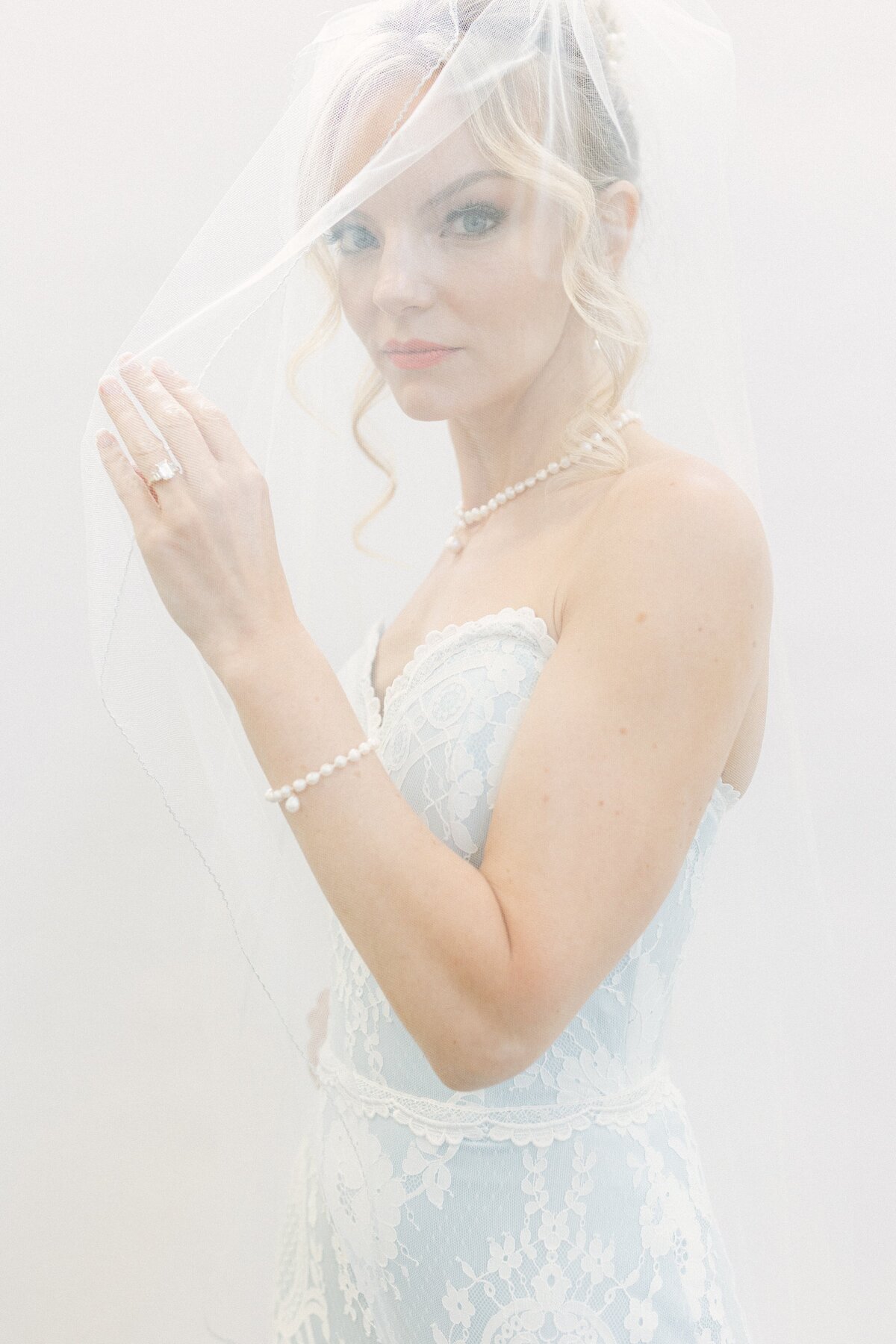 bride-with-veil-upstate-ny-luxury-wedding