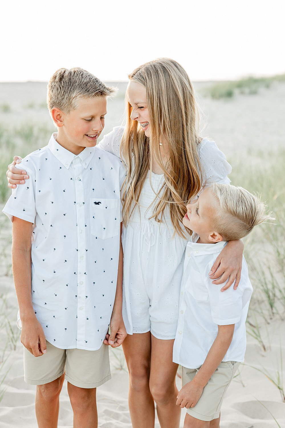 extended-family-session-muskegon-lake-michigan-beach-8.jpg34