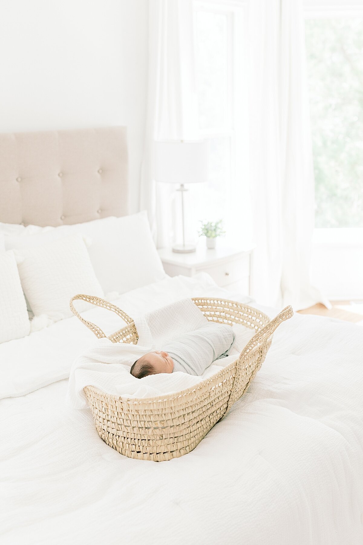 in-home-lifestyle-session-charleston-newborn-photographer-caitlyn-motycka-photography_0025