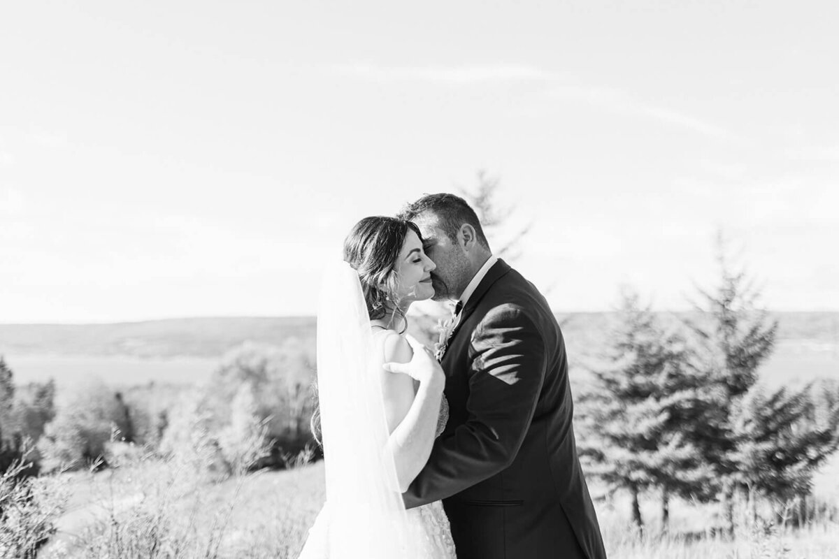 wedding-photo-Alyssa-Marie-Photography-groom-kisses-bride