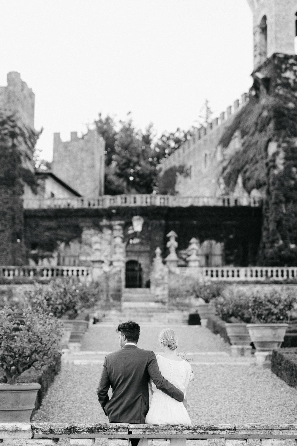 black and white portrait of a couple in castello di celsa gardens