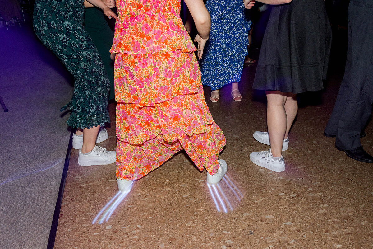 Eliana-Melmed-Photography-Chicago-LosAngeles-Jewish-WeddingPhotography-ElianaSklar-DanceFloor-00320