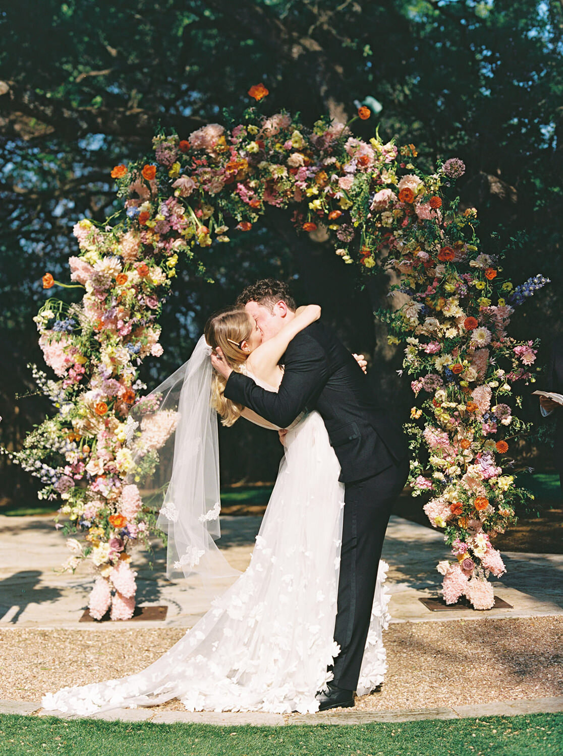 13-Texas-Film-Wedding-Photographer-RuétPhoto-AustinOutdoorWeddingPhotographers-KasenCasen_Wedding_featherandtwine-788