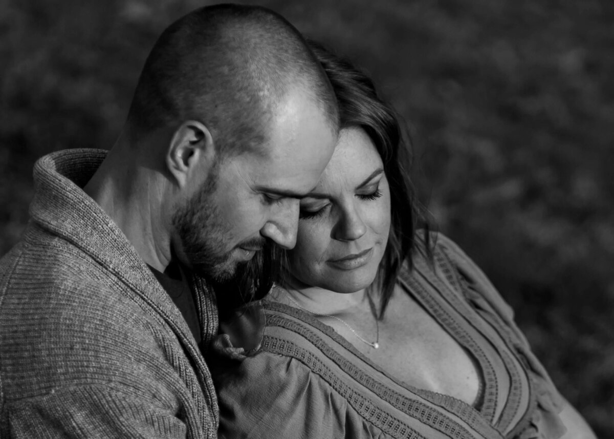 A black and white photo of a pregnant couple, captured by a Pittsburgh maternity photographer.