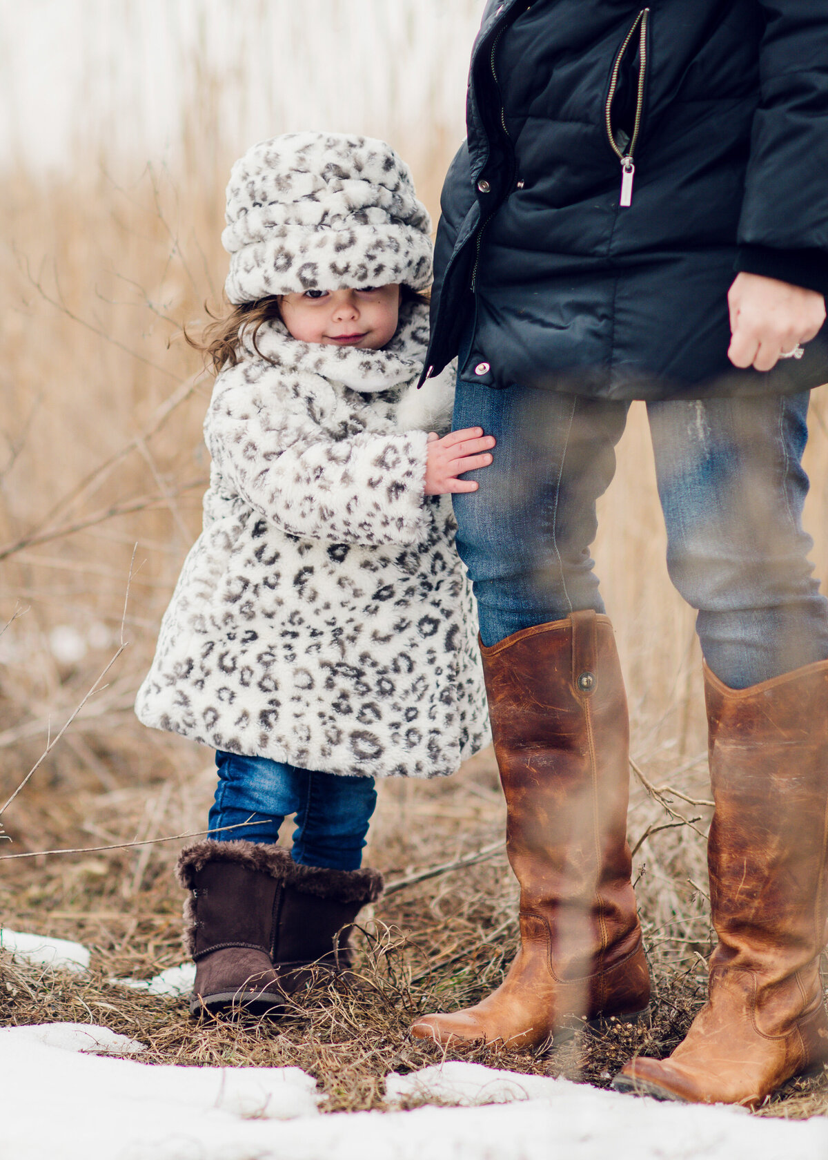 Des-Moines-Iowa-Family-Photographer-Theresa-Schumacher-Winter-Mom-Daughter-Boots